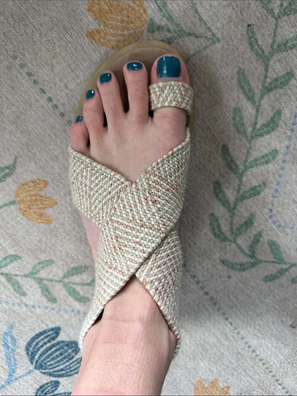 Sanuk Beige Woven Crisscross Sandals with toe loop
